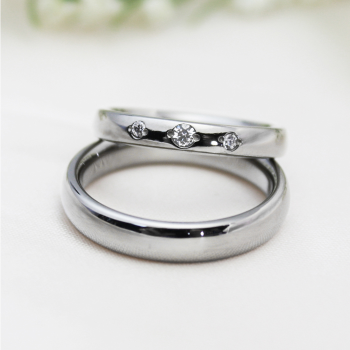 0.07ctダイヤモンド甲丸リング（チタン） | 結婚指輪、チタンリングの 